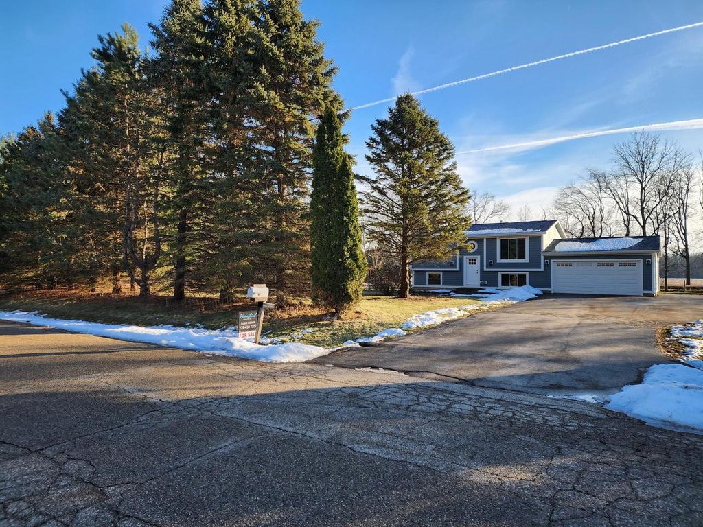Photo of N9523 Sunset DRIVE, East Troy, WI 53120 (MLS # 1945841)