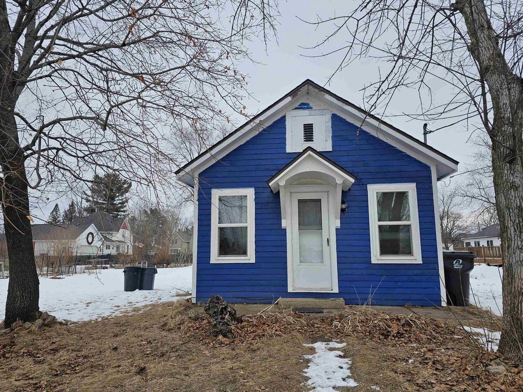 Photo of 510 E Alfred STREET, Weyauwega, WI 54983 (MLS # 50321123)