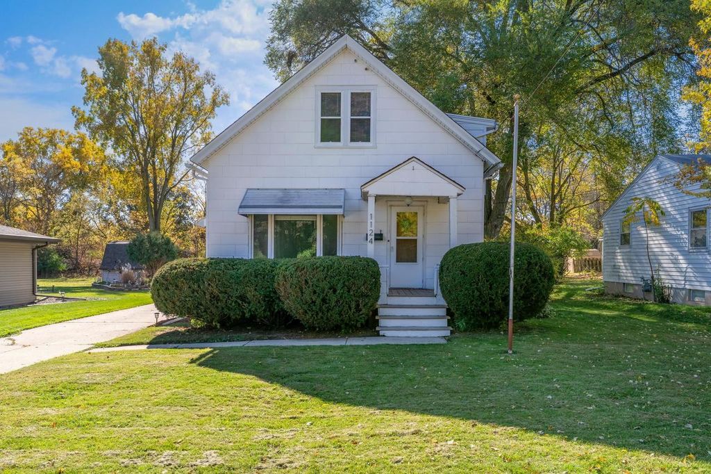 Photo of 1124 Hastings STREET, Green Bay, WI 54301 (MLS # 50317052)