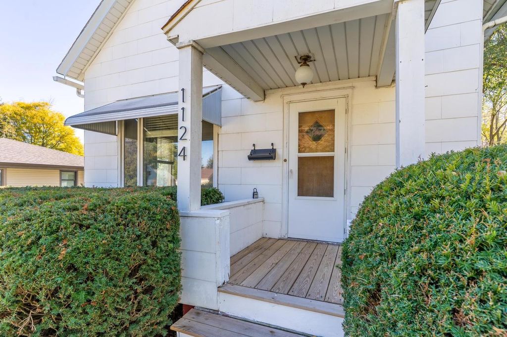 Photo of 1124 Hastings STREET, Green Bay, WI 54301 (MLS # 50317052)