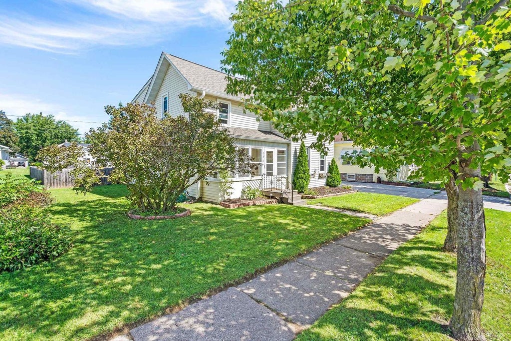Photo of 315 E Quincy STREET, New London, WI 54961 (MLS # 50332467)
