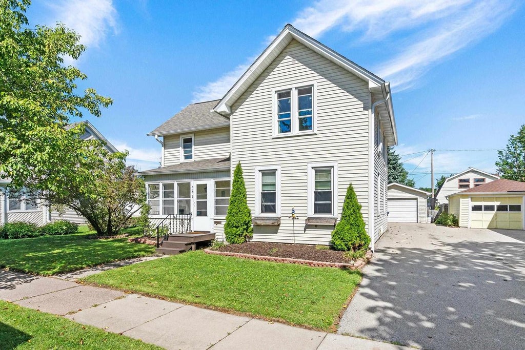 Photo of 315 E Quincy STREET, New London, WI 54961 (MLS # 50332467)