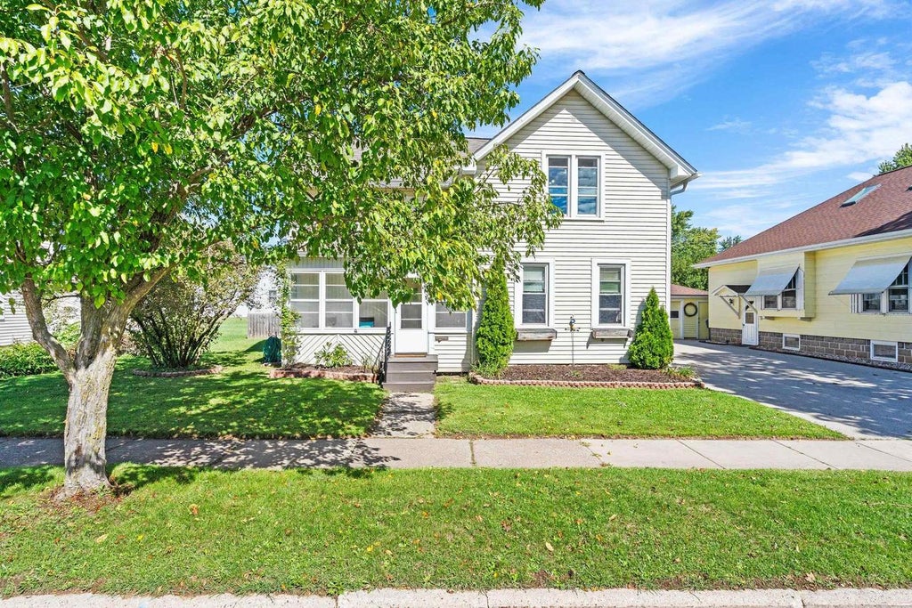 Photo of 315 E Quincy STREET, New London, WI 54961 (MLS # 50332467)