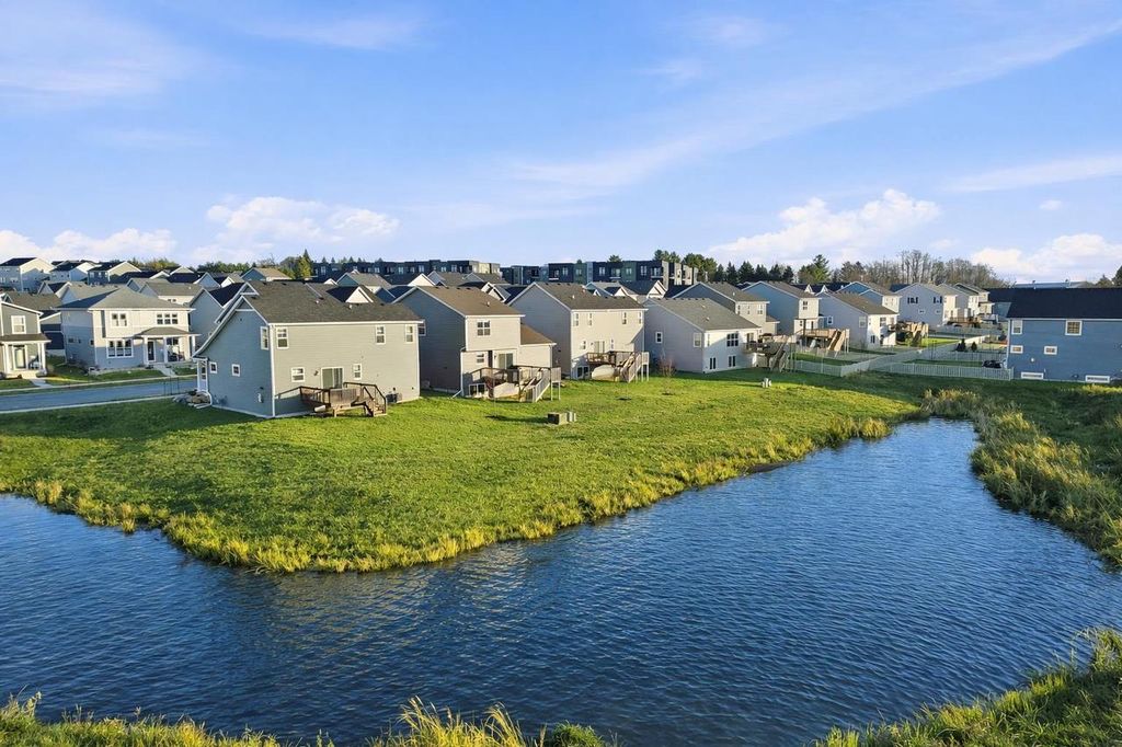 Photo of 810 Blue Crane RUN, Verona, WI 53593 (MLS # 2015501)