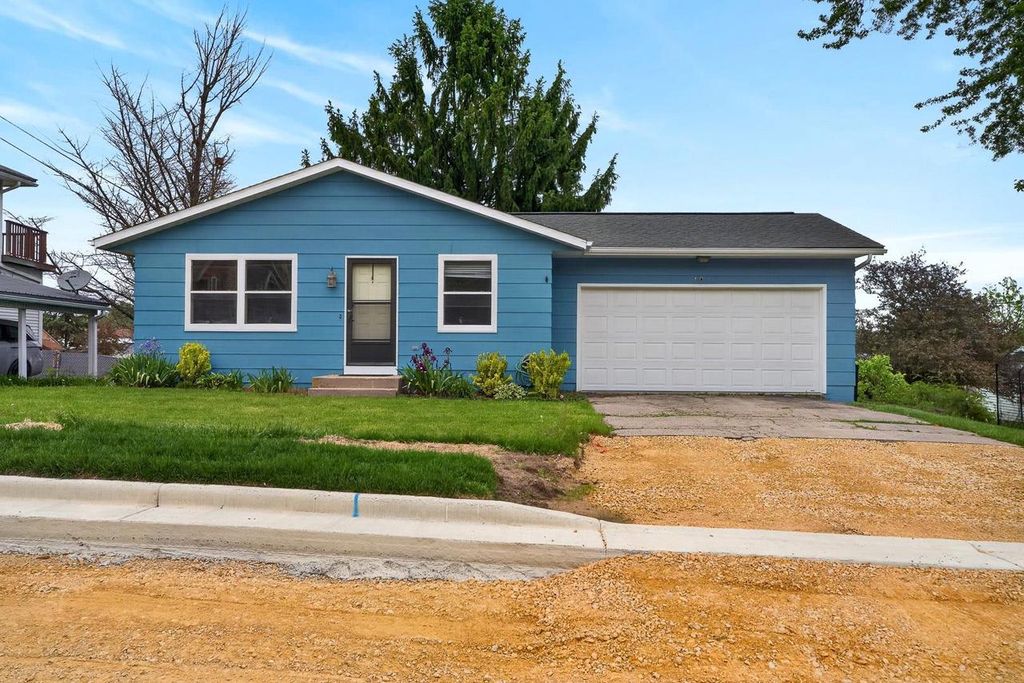 Photo of 105 School STREET, Blanchardville, WI 53516 (MLS # 2024456)