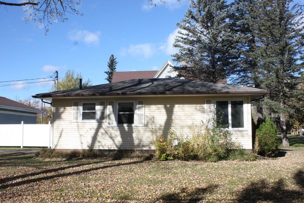 Photo of 5633 John AVENUE, Superior, WI 54880 (MLS # 6122553)