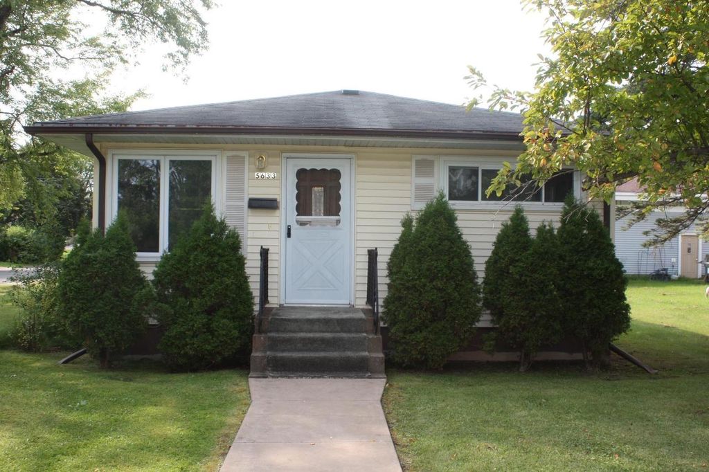 Photo of 5633 John AVENUE, Superior, WI 54880 (MLS # 6122553)