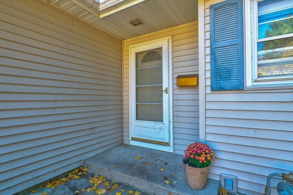 Photo of 5517 Dorsett DRIVE, Madison, WI 53711 (MLS # 2010604)