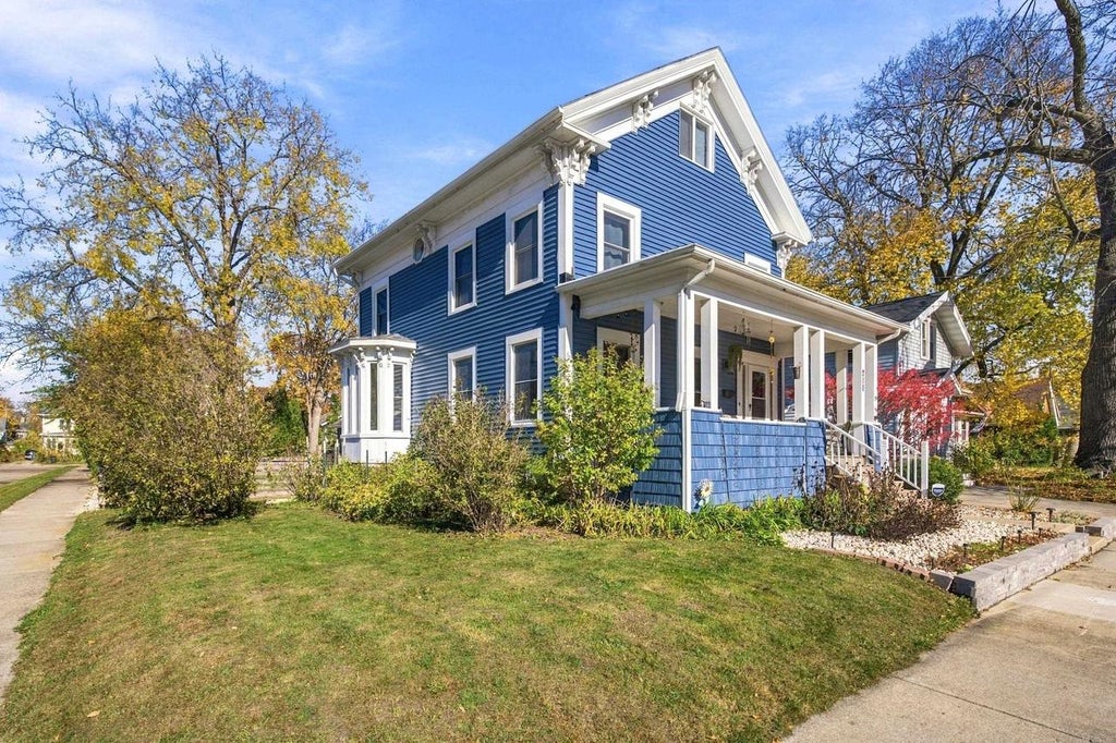 Photo of 218 W Melvin AVENUE, Oshkosh, WI 54901 (MLS # 50335092)