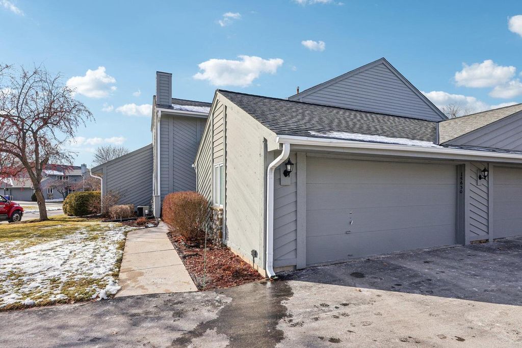 Photo of 15630 W Ridge ROAD, New Berlin, WI 53151 (MLS # 1946955)