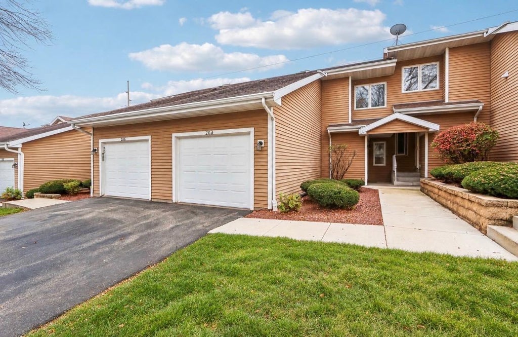 Photo of 204 Creek Edge COURT, Waunakee, WI 53597 (MLS # 2035460)