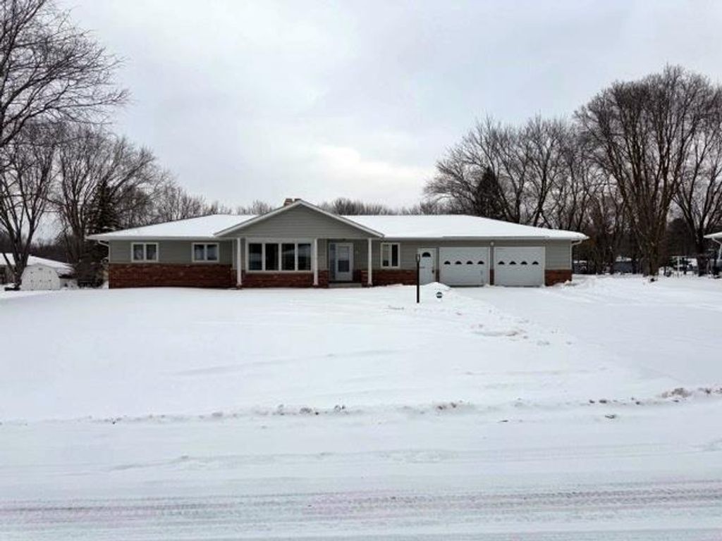 Photo of 521 N Auburn AVENUE, Marshfield, WI 54449 (MLS # 22600737)