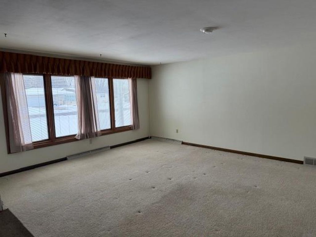 Photo of 521 N Auburn AVENUE, Marshfield, WI 54449 (MLS # 22600737)