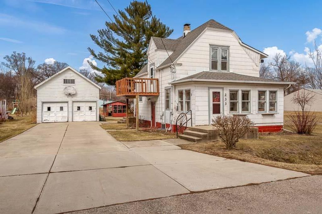 Photo of 233 W Dawson AVENUE, Beloit, WI 53511 (MLS # 2018031)