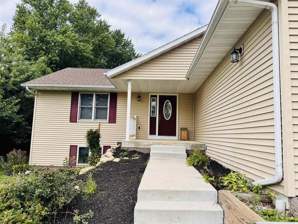 Photo of 308 S Lindsey STREET, Dodgeville, WI 53533 (MLS # 2030039)