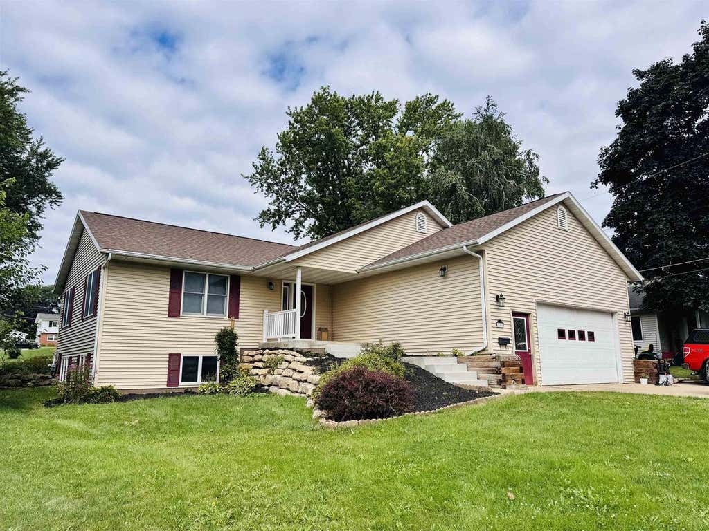 Photo of 308 S Lindsey STREET, Dodgeville, WI 53533 (MLS # 2030039)