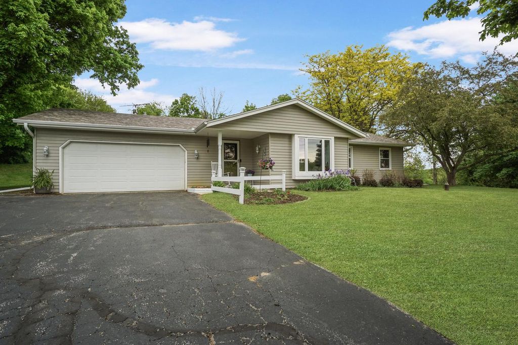 Photo of S56W23550 Maplewood TERRACE, Waukesha, WI 53189 (MLS # 1964152)