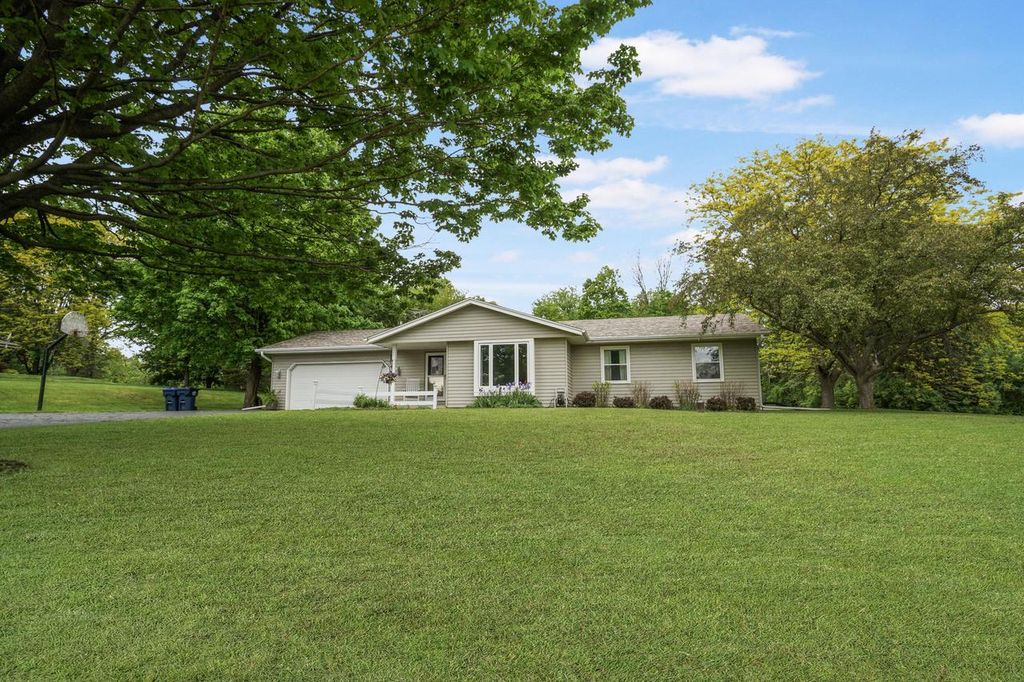 Photo of S56W23550 Maplewood TERRACE, Waukesha, WI 53189 (MLS # 1964152)