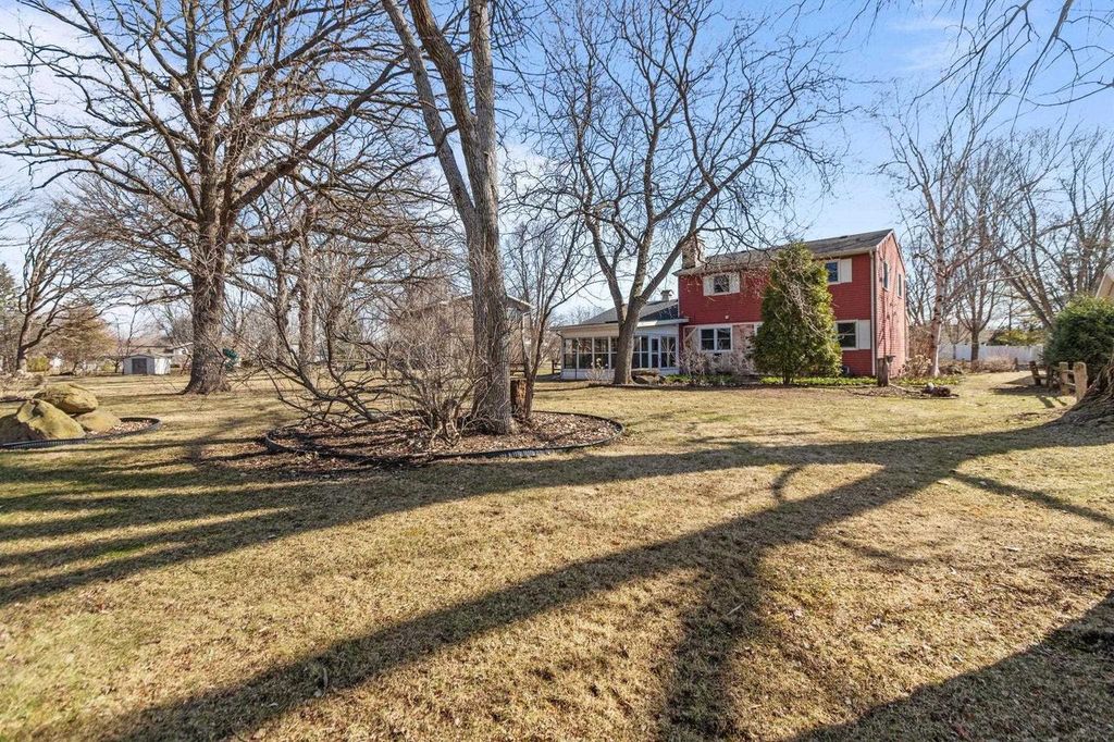 Photo of 1645 Crestview DRIVE, Oshkosh, WI 54904 (MLS # 50322929)