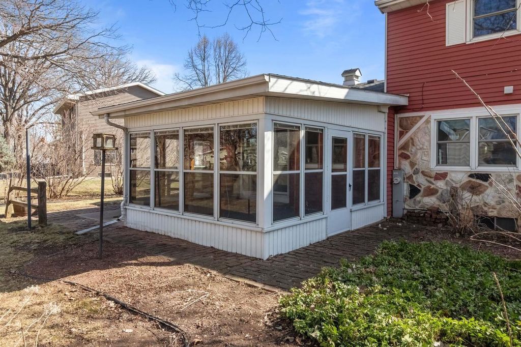 Photo of 1645 Crestview DRIVE, Oshkosh, WI 54904 (MLS # 50322929)