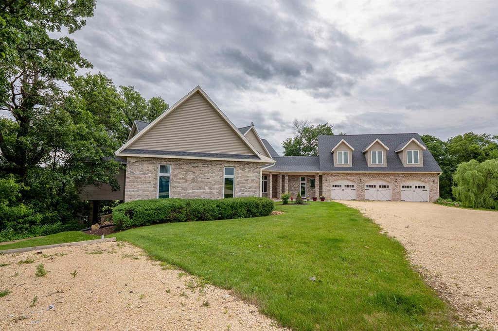 Photo of 4526 County Road Q ROAD, Dodgeville, WI 53533 (MLS # 2027717)