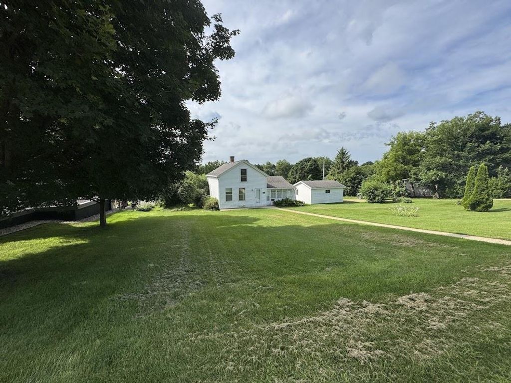 Photo of 409 E Division STREET, Dodgeville, WI 53533 (MLS # 2023751)