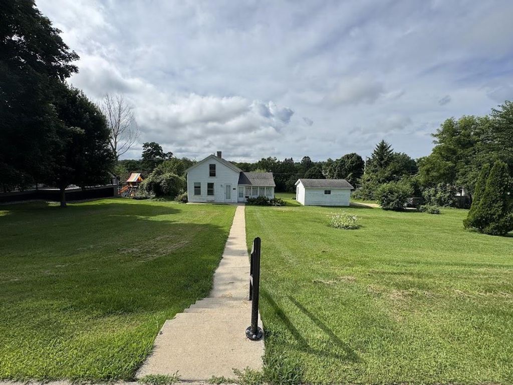 Photo of 409 E Division STREET, Dodgeville, WI 53533 (MLS # 2023751)