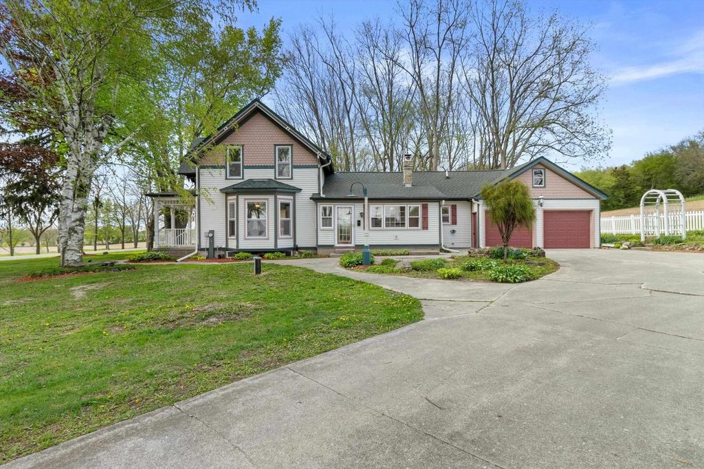 Photo of N5724 N Helenville ROAD, Helenville, WI 53137 (MLS # 2022657)