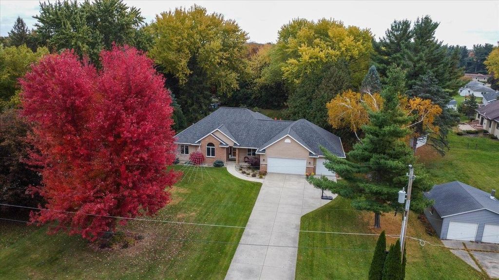 Photo of 5494 Sunset TRAIL, Waunakee, WI 53597 (MLS # 2011764)