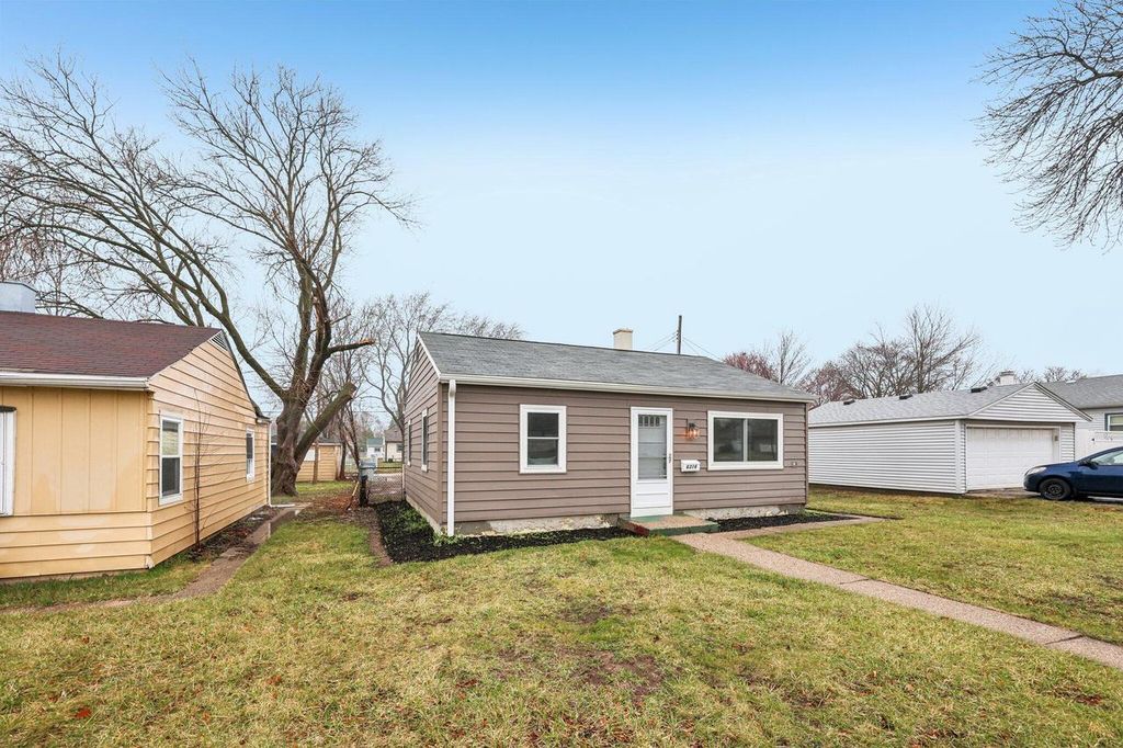 Photo of 6316 W Morgan AVENUE, Milwaukee, WI 53220 (MLS # 1954746)