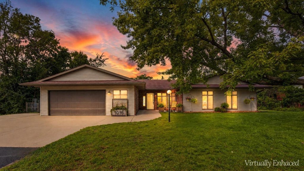 Photo of 1016 Sunset BOULEVARD, Stevens Point, WI 54481 (MLS # 22603926)