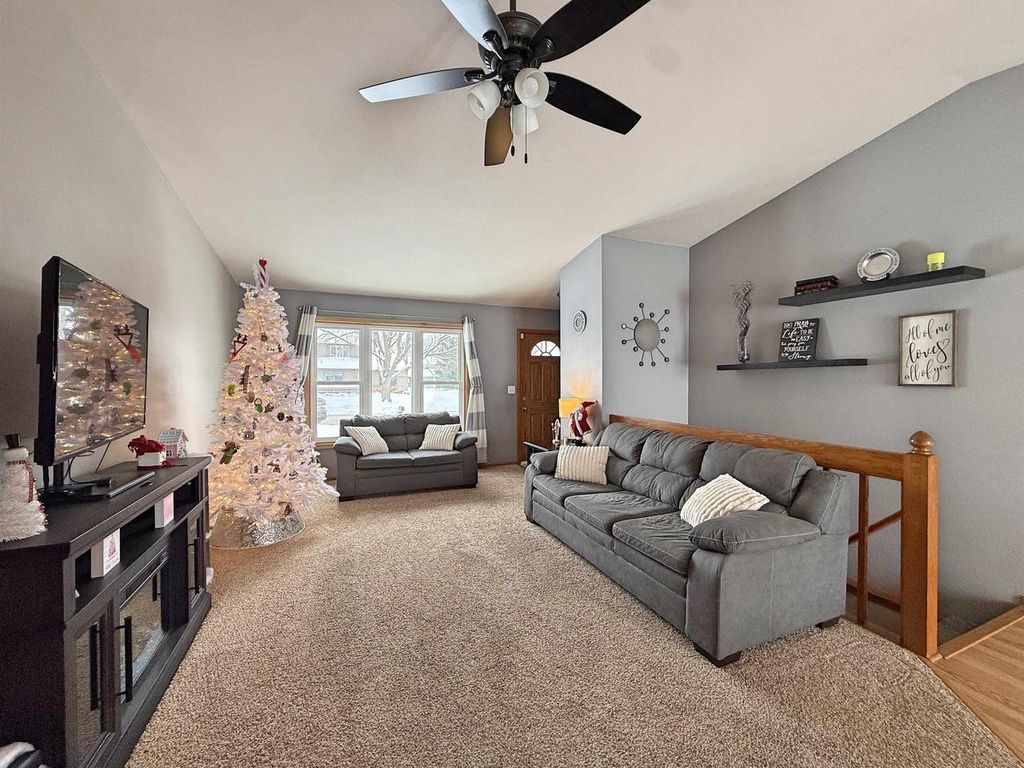 Photo of 1419 Dayton DRIVE, Janesville, WI 53546 (MLS # 2013245)