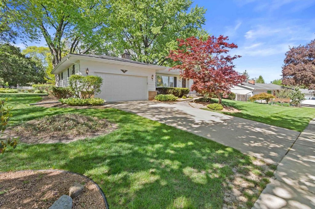 Photo of 5905 South Hill DRIVE, Madison, WI 53705 (MLS # 2021720)