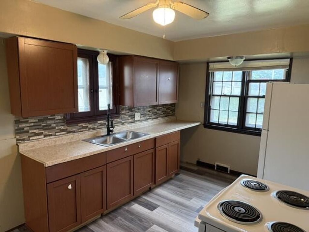 Photo of 2421 W Hampton AVENUE, Milwaukee, WI 53209 (MLS # 1968877)