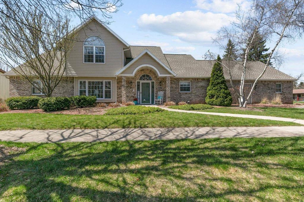 Photo of 2611 N Nicholas STREET, Appleton, WI 54914 (MLS # 50324083)