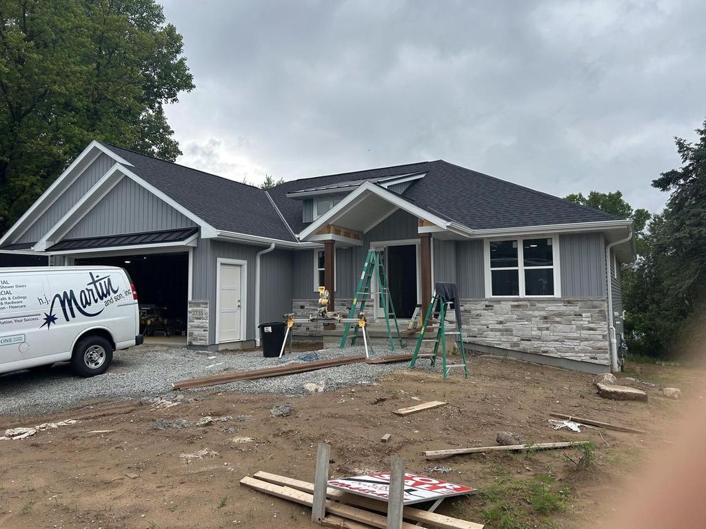 Photo of 2735 Hillsdale COURT, Green Bay, WI 54313 (MLS # 50328175)