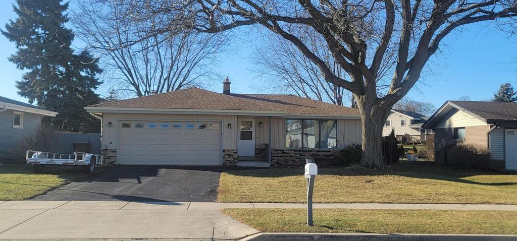 Photo of 3208 15th AVENUE, South Milwaukee, WI 53172 (MLS # 1947896)