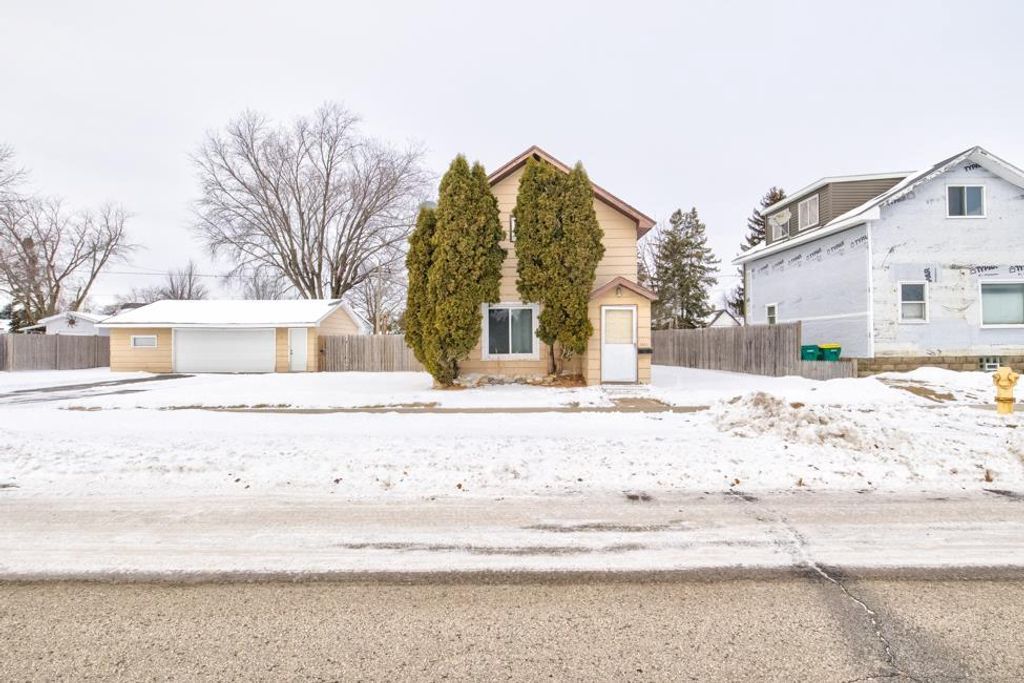 Photo of 1031 Spruce STREET, Marinette, WI 54143 (MLS # 50319293)