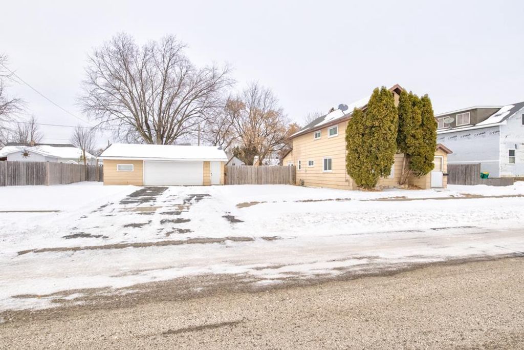 Photo of 1031 Spruce STREET, Marinette, WI 54143 (MLS # 50319293)