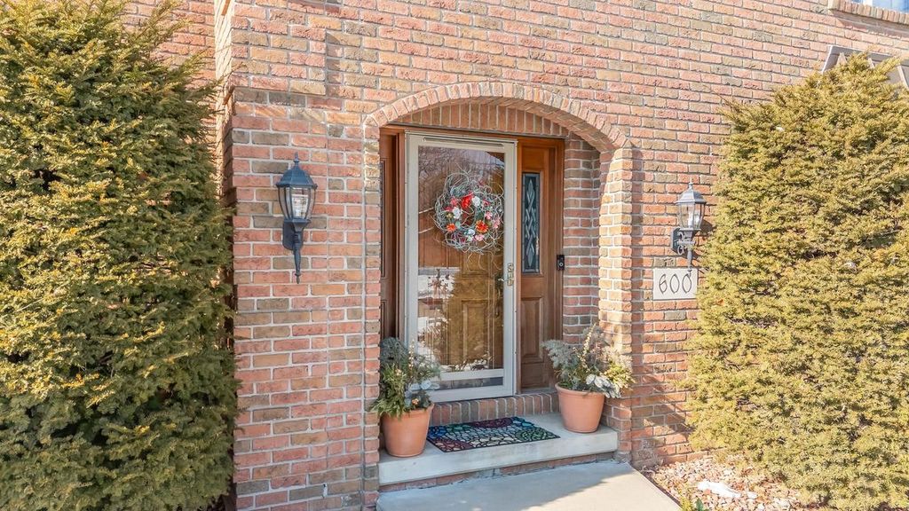 Photo of 600 E Woodcrest DRIVE, Appleton, WI 54915 (MLS # 50321178)