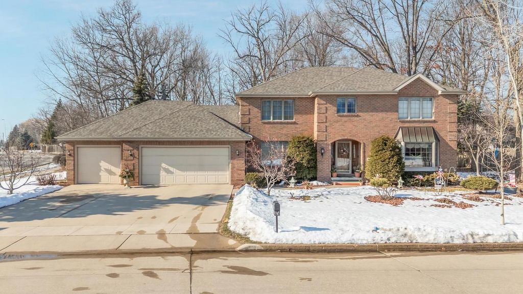 Photo of 600 E Woodcrest DRIVE, Appleton, WI 54915 (MLS # 50321178)