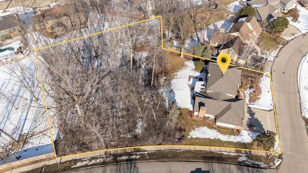 Photo of 600 E Woodcrest DRIVE, Appleton, WI 54915 (MLS # 50321178)