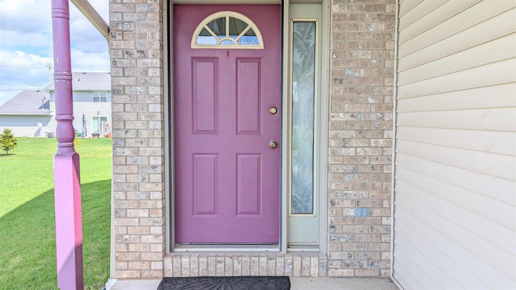 Photo of N280 Eastowne LANE, Appleton, WI 54915 (MLS # 50325145)