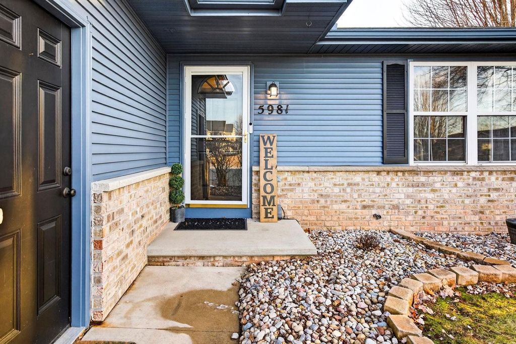 Photo of W5981 Woodsedge COURT, Appleton, WI 54915 (MLS # 50321700)