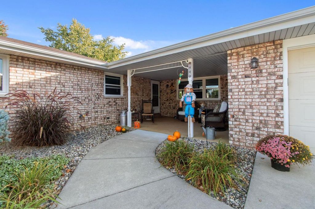 Photo of 608 Michigan Lane COURT, Kaukauna, WI 54130 (MLS # 50319586)