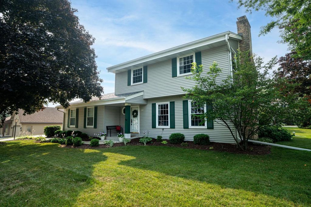 Photo of 3009 W Renee COURT, Mequon, WI 53092 (MLS # 1947336)