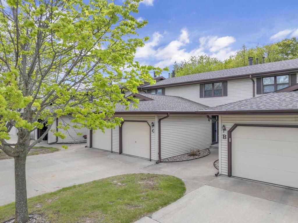 Photo of 819 S Westhaven PLACE #C, Appleton, WI 54914 (MLS # 1962101)