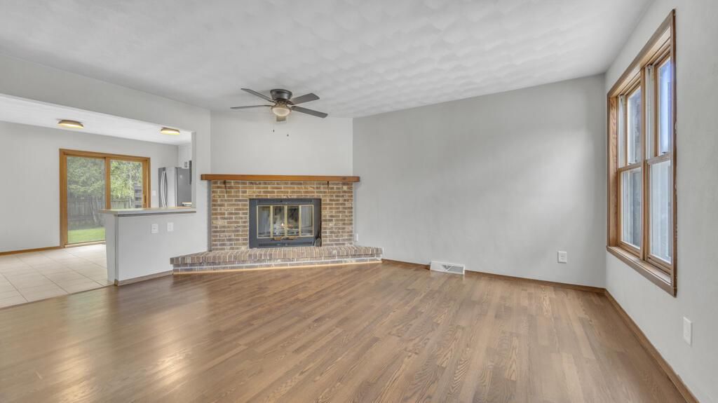 Photo of 819 S Westhaven PLACE #C, Appleton, WI 54914 (MLS # 1962101)