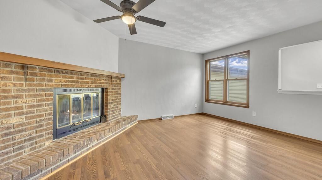 Photo of 819 S Westhaven PLACE #C, Appleton, WI 54914 (MLS # 1962101)
