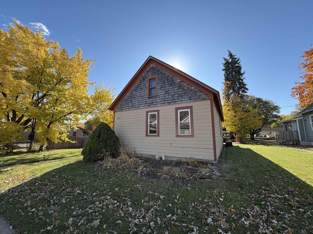 Photo of 521 Clinton STREET, Green Bay, WI 54303 (MLS # 50317846)